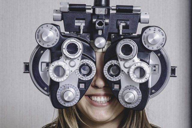 girl_eye_exam2 bkground_sm 640x427